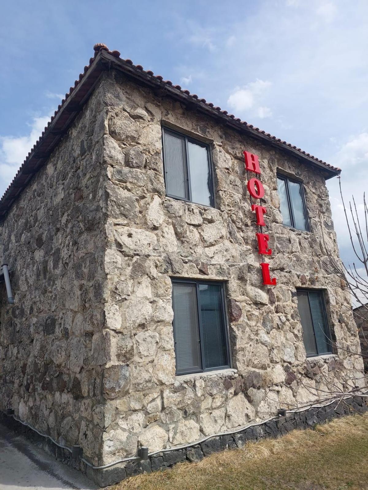 Hotel Maruna Sevan Exterior photo